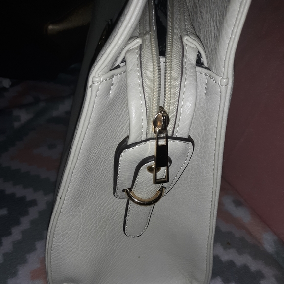 Purse - Picture 3 of 4